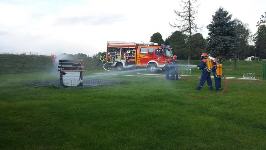 Jugendfeuerwehr bei einer Uebung